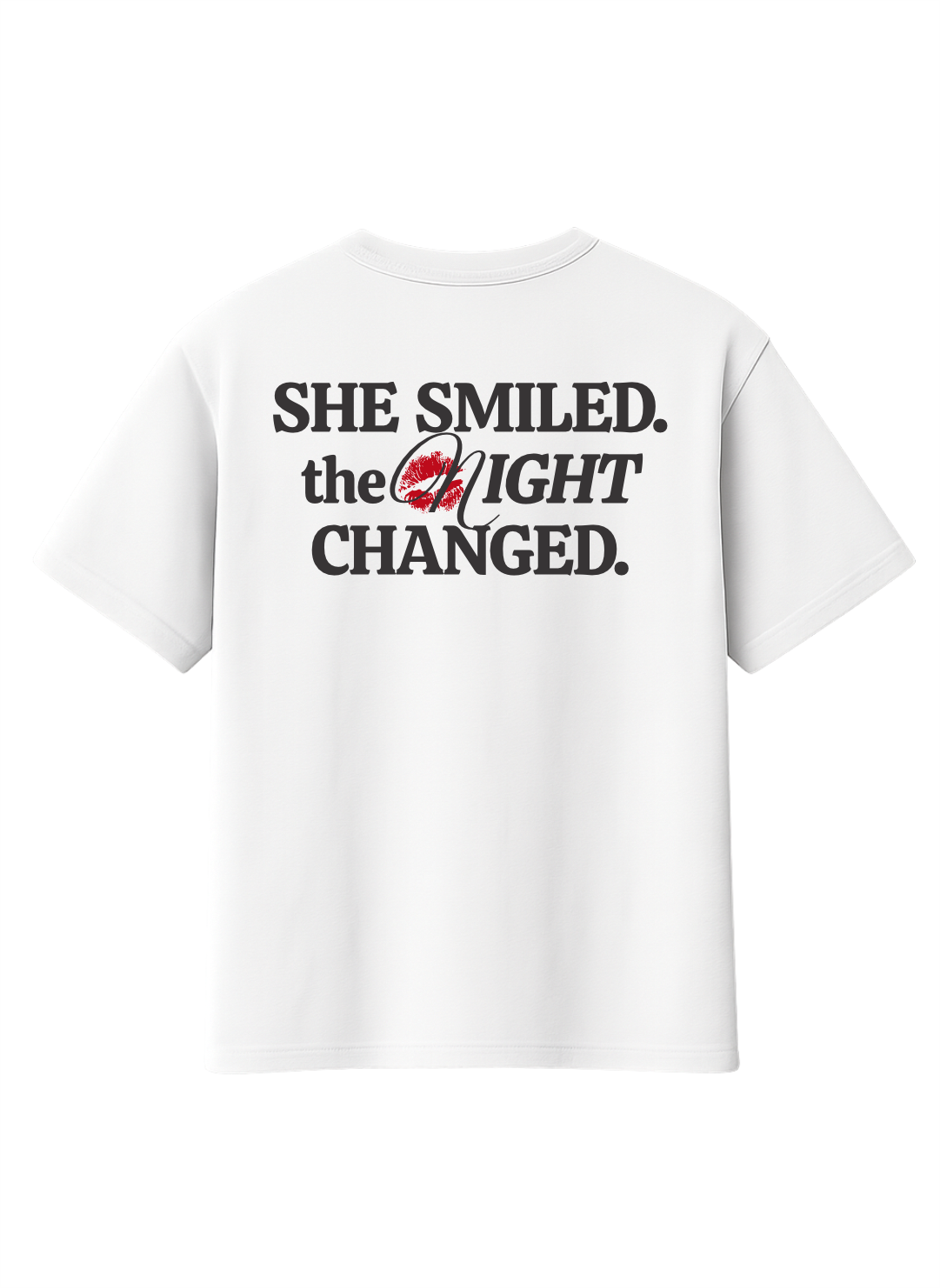 SHE SMILED. T-SHIRT